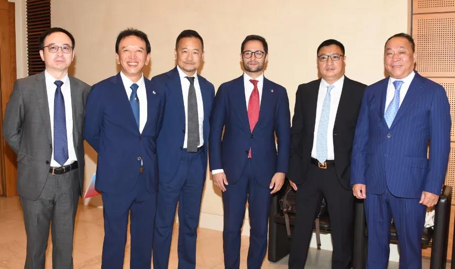 圣马力诺合影.jpg 爱丫爱丫影院